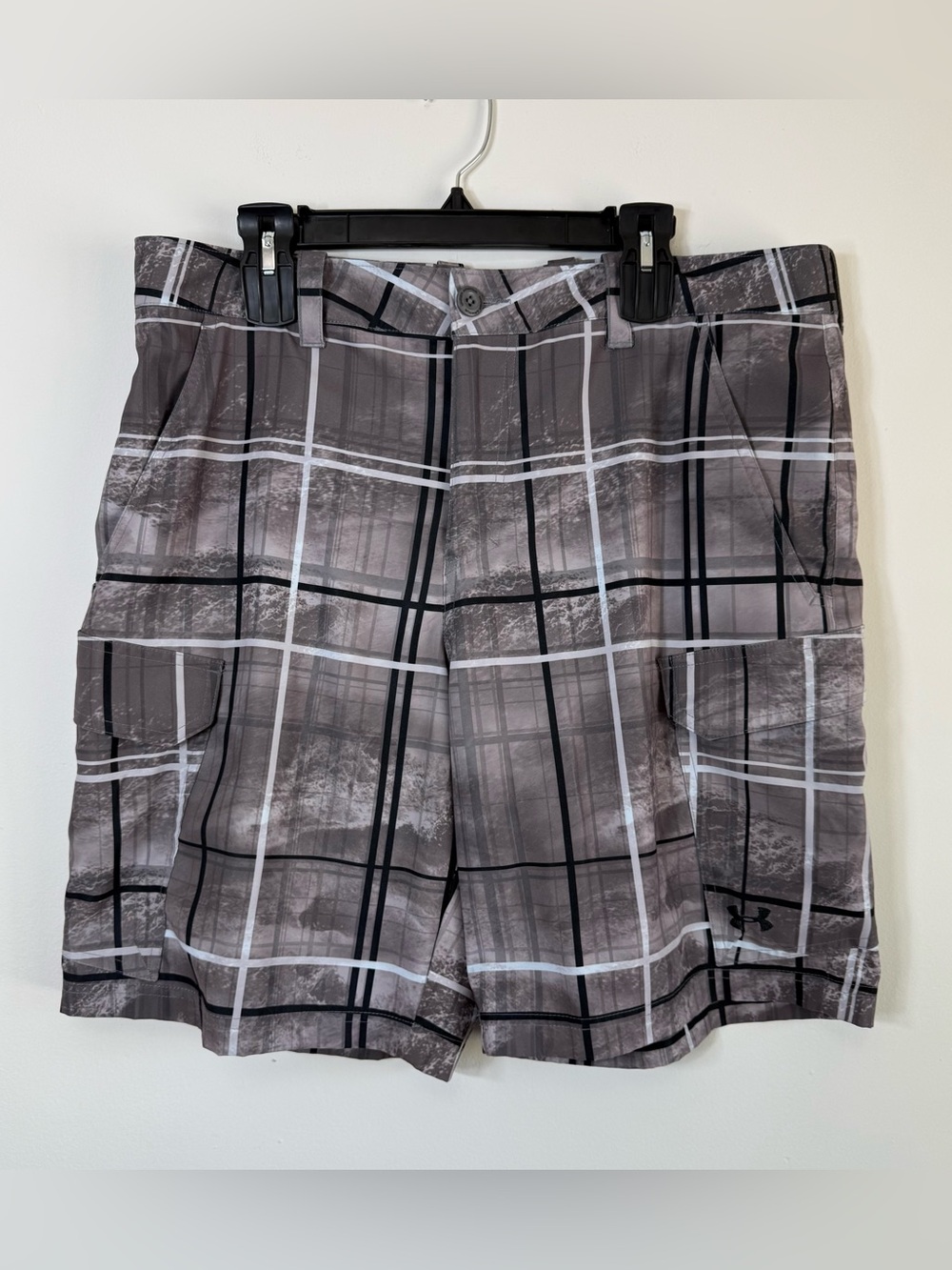 Under Armour HeatGear Gray Plaid Cargo Shorts Men’s 38 Loose Fit Stretch Golf